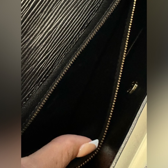 LOUIS VUITTON Epi Montaigne Clutch - Picture 8 of 10